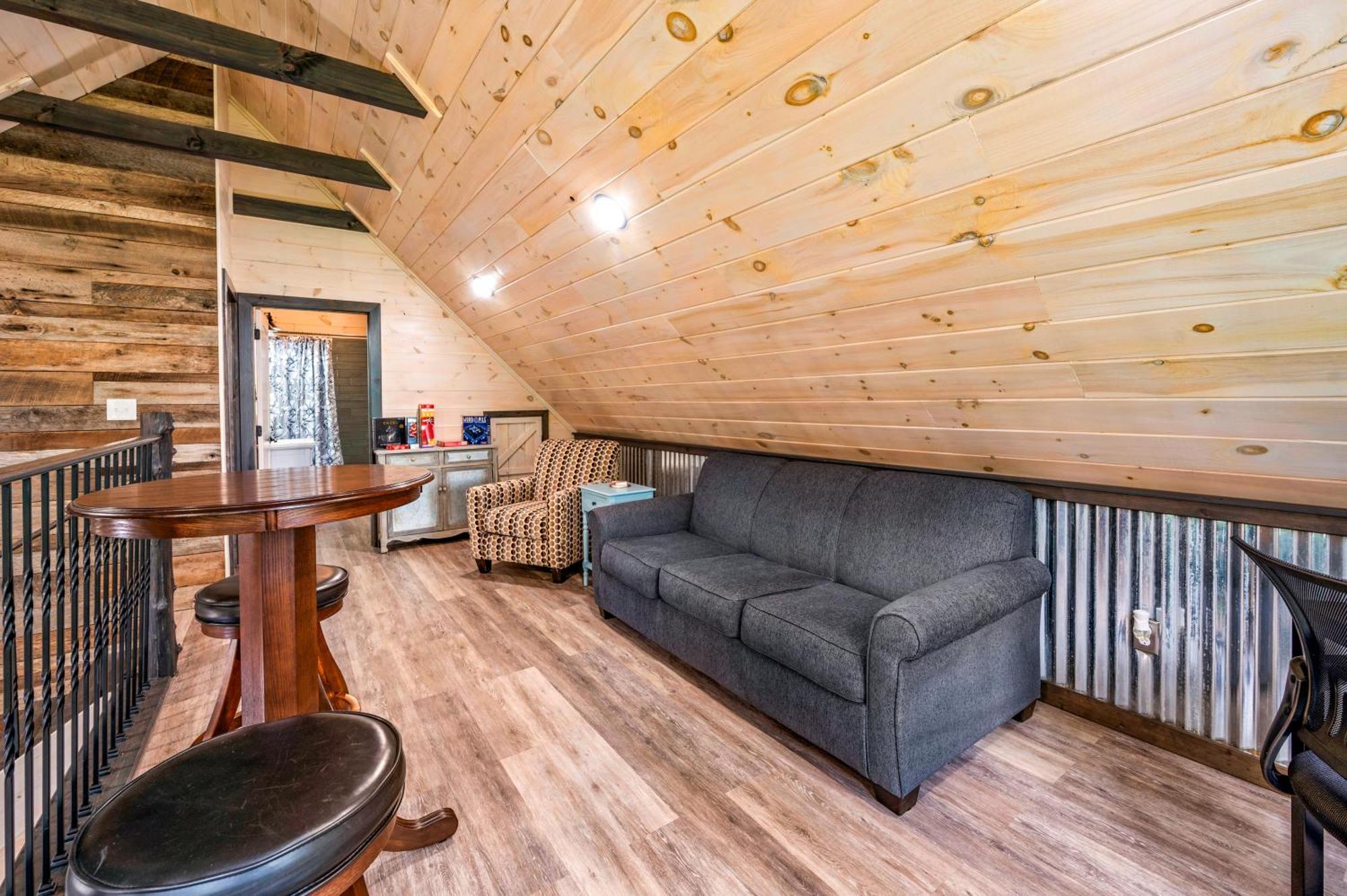 Lil Cabin In The Cove! Mtn Views, Theater, Hot Tub, Games, King Beds, Prime Location! سيفيرفيل المظهر الخارجي الصورة
