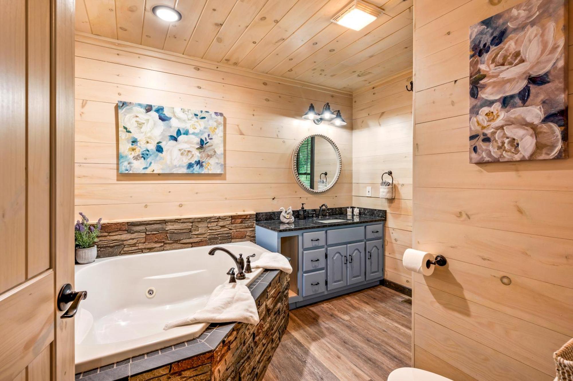 Lil Cabin In The Cove! Mtn Views, Theater, Hot Tub, Games, King Beds, Prime Location! سيفيرفيل المظهر الخارجي الصورة
