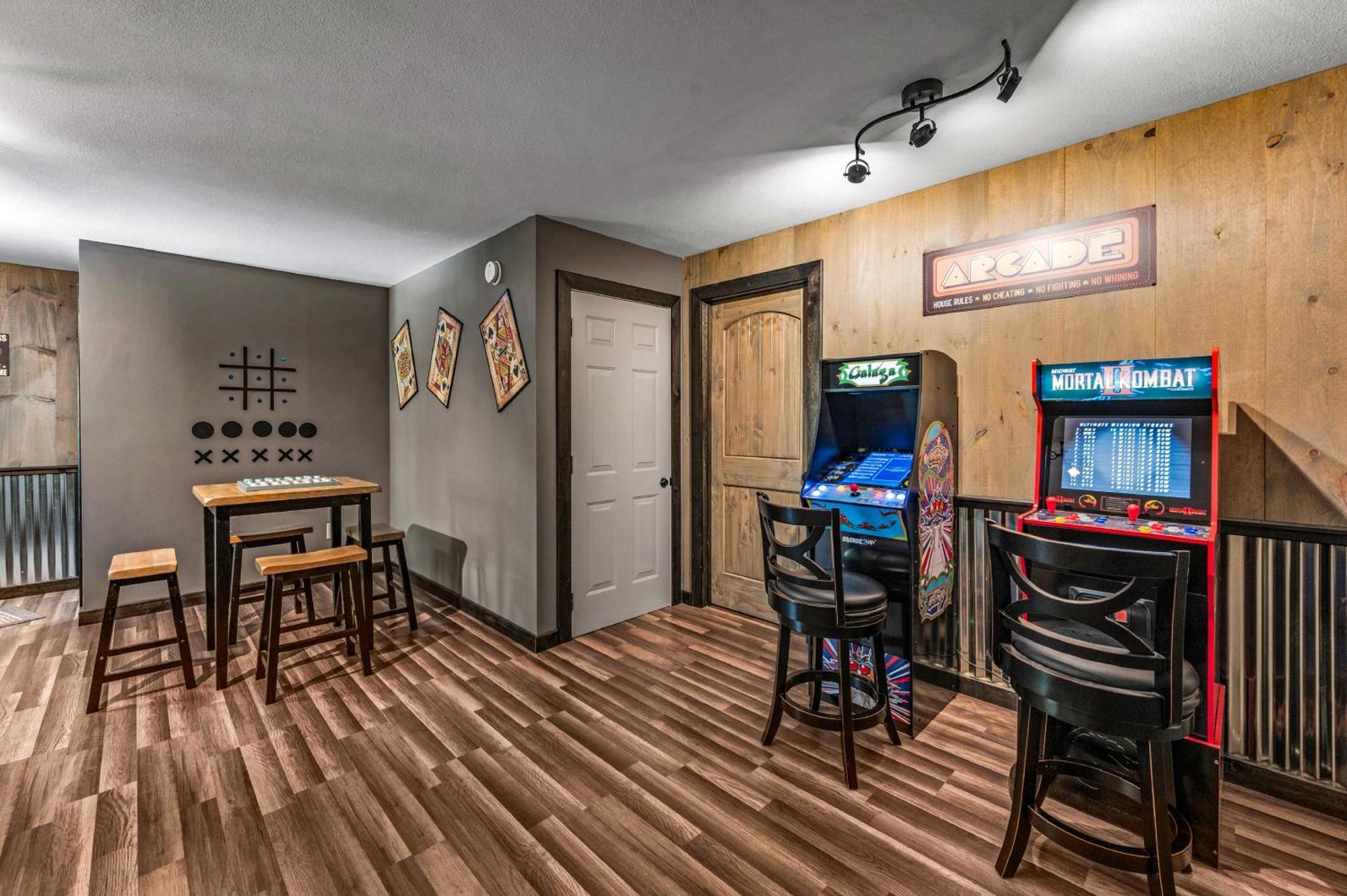 Lil Cabin In The Cove! Mtn Views, Theater, Hot Tub, Games, King Beds, Prime Location! سيفيرفيل المظهر الخارجي الصورة