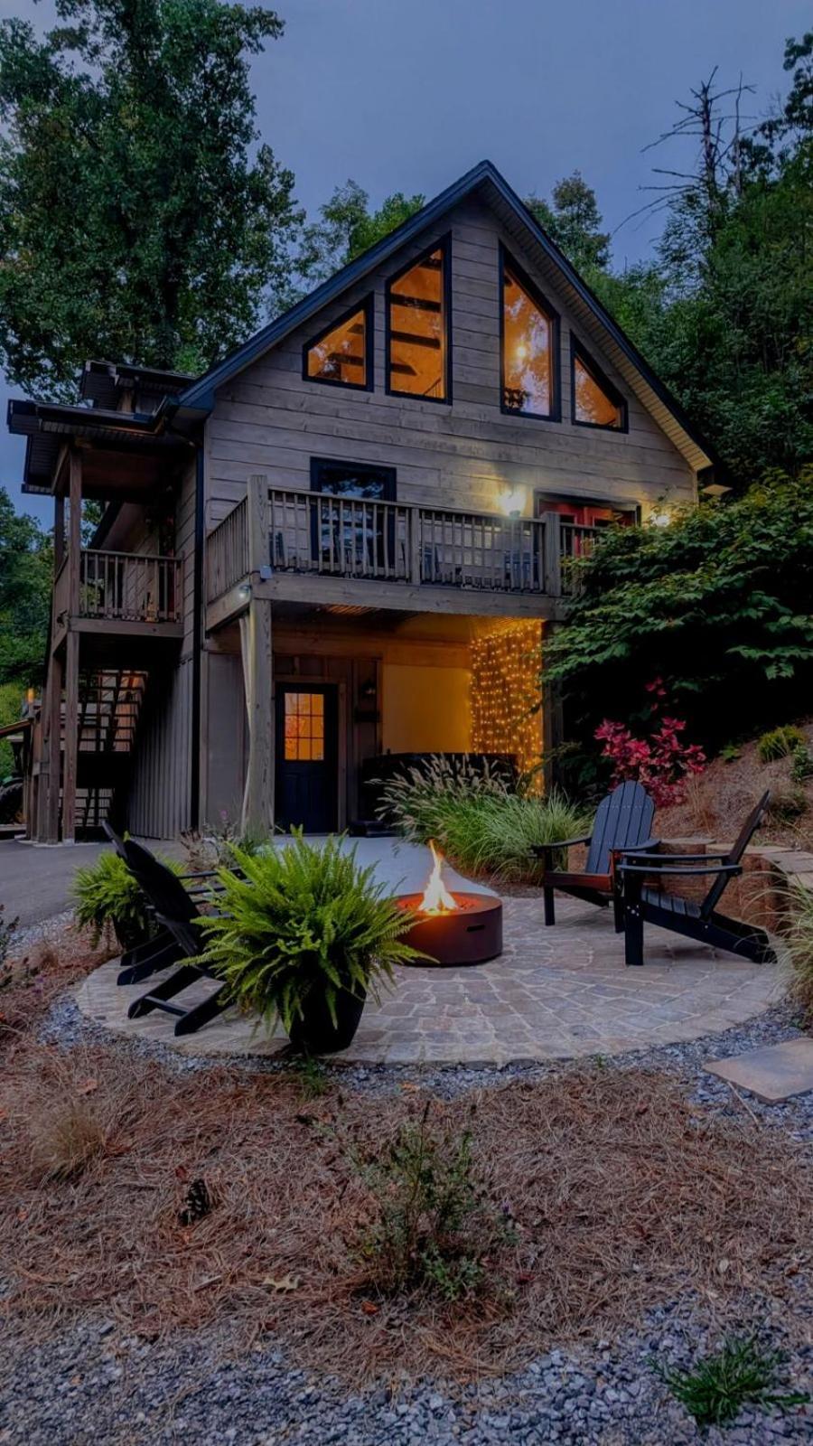 Lil Cabin In The Cove! Mtn Views, Theater, Hot Tub, Games, King Beds, Prime Location! سيفيرفيل المظهر الخارجي الصورة