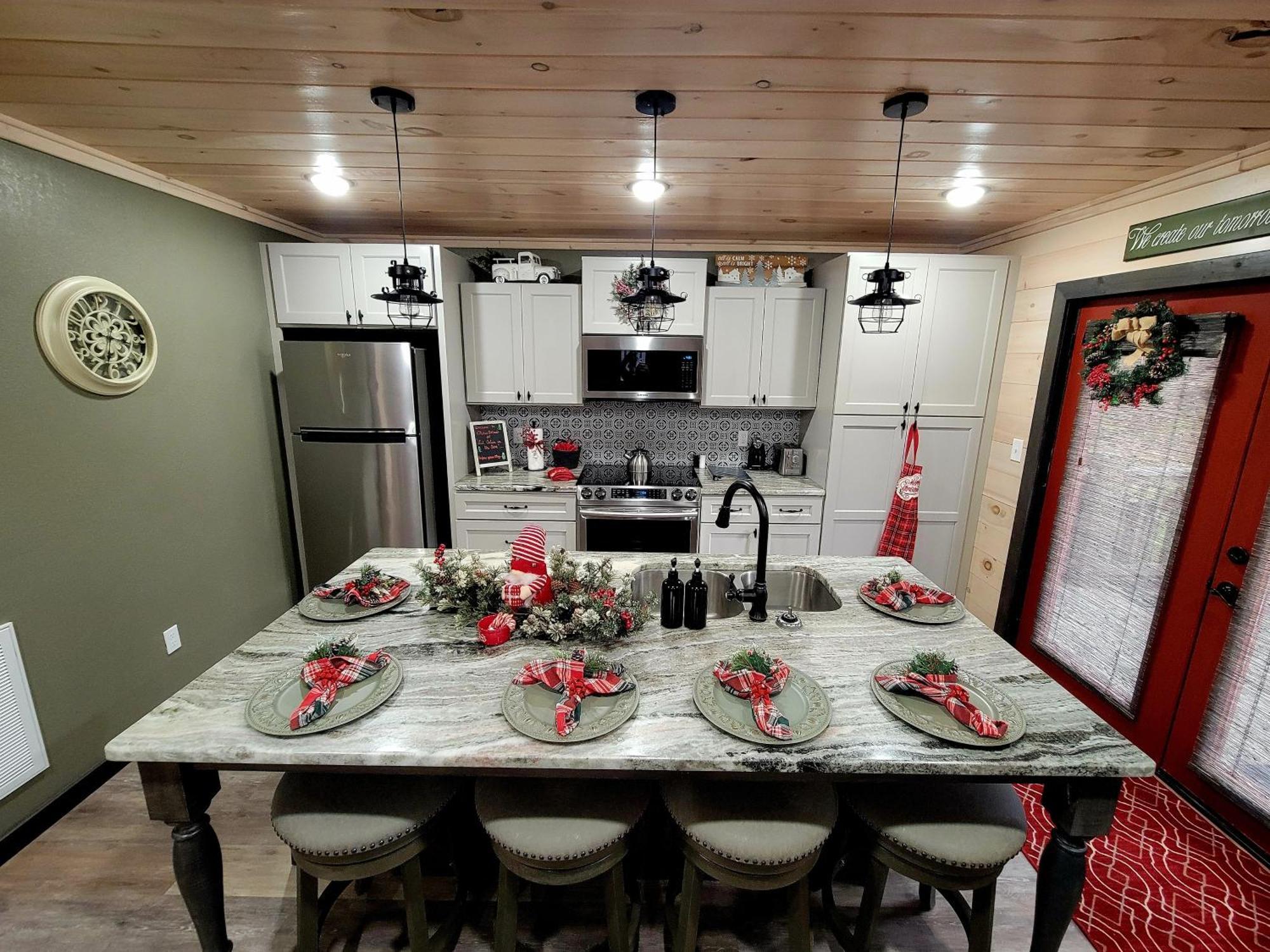 Lil Cabin In The Cove! Mtn Views, Theater, Hot Tub, Games, King Beds, Prime Location! سيفيرفيل المظهر الخارجي الصورة